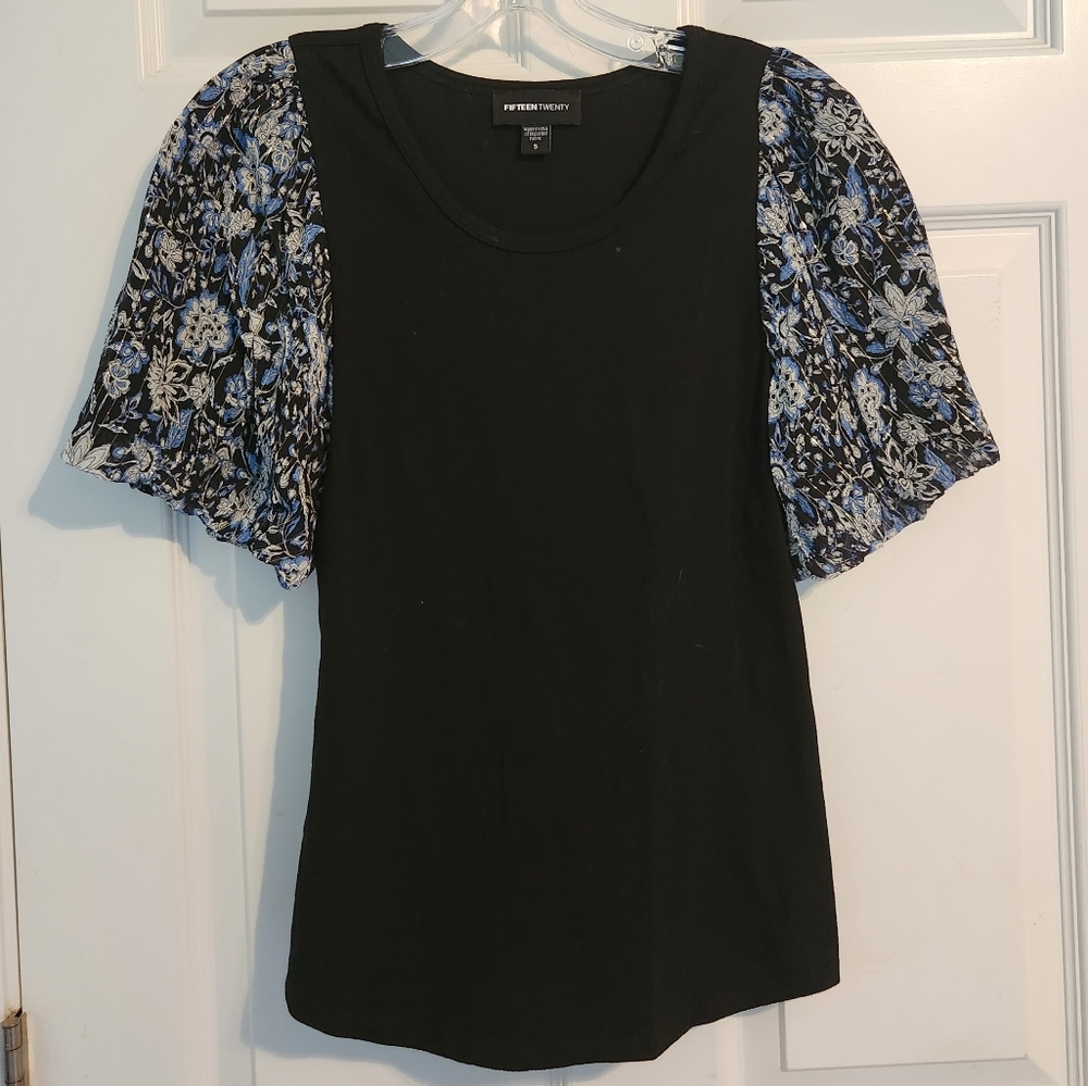 Fifteen Twenty Short Sleeve Blouse Workwear Paisley Accents